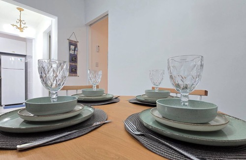 Jose Menino Apartment | Across from the beach Renovated Air Conditioning 6 people