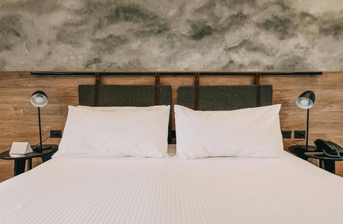 Villa General Belgrano Hotel | Alpine Luxury Suite: Near Brewery Park & Mountain Trails | Outdoor & Indoor Pool