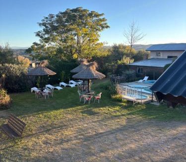 Huerta Grande Cabin | Altos del Pucara Piscina Climatizada vista a las sierras juegos Huerta Orgánica
