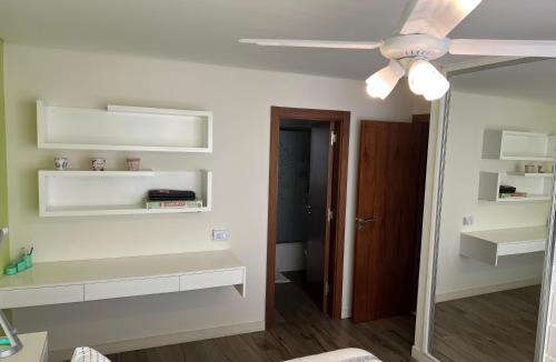 La Perla Apartment | Alucinante departamento en La Perla 3 ambientes con aire acondicionado y calefacción central con cochera cubierta