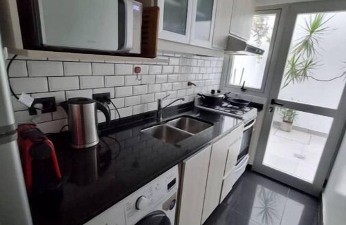 Comuna 15 Apartment | Amplio Estudio en Planta Baja con Seguridad