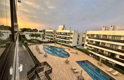 Cachoeira do Bom Jesus Apartment | AP em Condomínio Clube - Uma quadra do mar