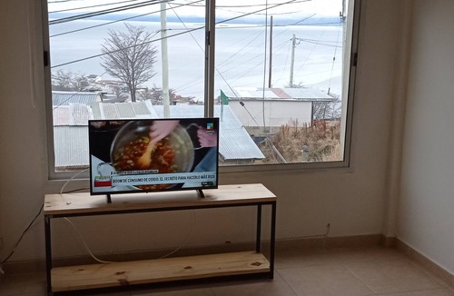 Province of Tierra del Fuego Apartment | Apartamento Cómodo, con Vista a la Montaña y la Bahía
