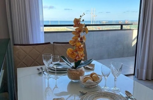Boca do Rio Apartment | Apartamento Elegante com Varanda e Vista para o Mar em Frente ao Centro de Convenções