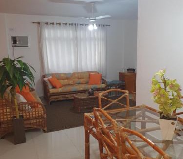 Enseada Apartment | Apartamento na Enseada - A 5 minutos a pé da praia com Wi-Fi e TV a Cabo