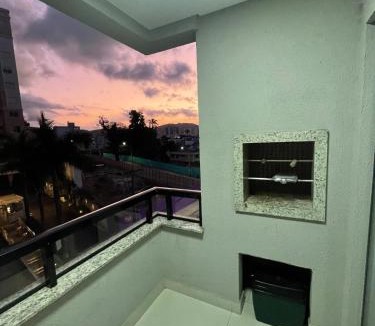 Tabuleiro Apartment | Apartment 2 km from the beach with an en-suite and garage