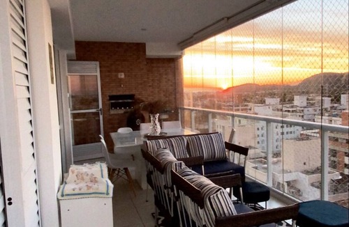 Parque Enseada Apartment | Apartment with gourmet balcony, ocean view and spa.