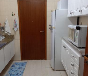 Jardim Tres Marias Apartment | Apto 6 pessoas - Ar e Wi-Fi - praia da Enseada - Guarujá