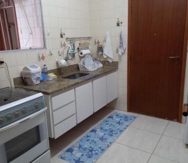 Jardim Tres Marias Apartment | Apto 6 pessoas - Ar e Wi-Fi - praia da Enseada - Guarujá