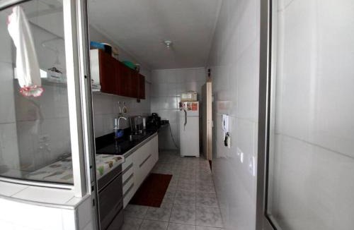 Vila Julia Apartment | Apto Completo a 500 m da Praia da Enseada, Garagem e Wi-Fi