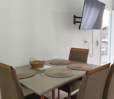 Centro Apartment | Apto Moderno a 700 metros da praia com varanda