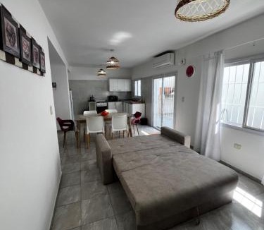 Catamarca Apartment | Departamento con patio y garaje y parrilla