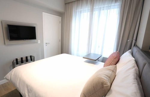 Caminho das Arvores Hotel | Astron Suítes Mondial Salvador by Nobile
