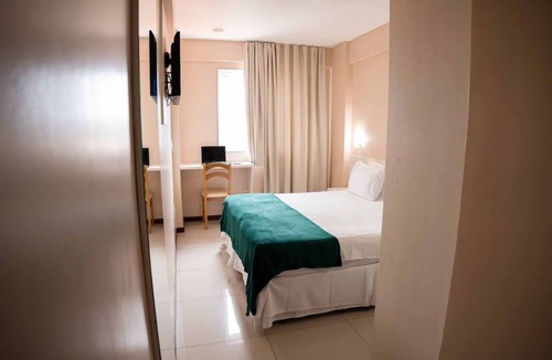 Jardim Flamboyant Hotel | Beach Getaway Near Surf Museum l Breakfast Included l Poolside Relaxation