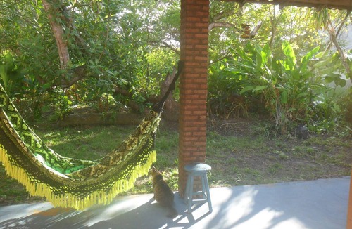 Armacao do Tairu Condo | Beach house in Ilha do Sol, 80m from the beach, with a wooded backyard.