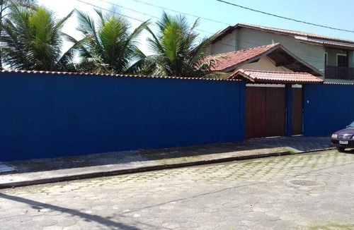 Peruibe Cottage | Beachfront house, offering leisure and convenience.