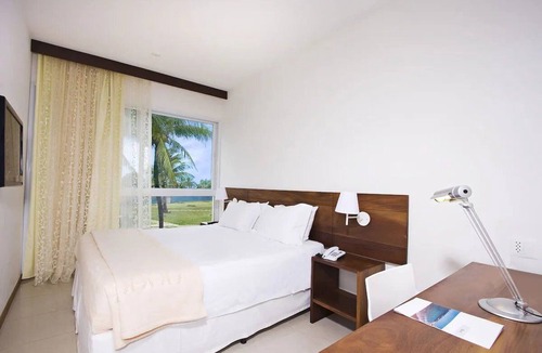 Itapua Hotel | Beachside Stay: Pool & Gym | Steps to Itapuã Beach & Vinicius de Moraes Square