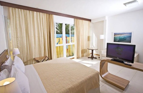 Itapua Hotel | Beachside Stay: Pool & Gym | Steps to Itapuã Beach & Vinicius de Moraes Square