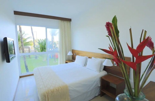 Itapua Hotel | Beachside Stay: Pool & Gym | Steps to Itapuã Beach & Vinicius de Moraes Square