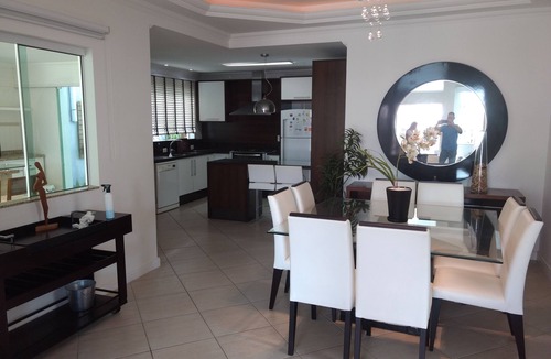 Canto Grande House | Beautiful 4-suite house with pool, 100 meters from Mariscal Beach.
