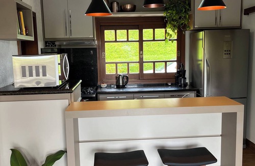 Caiocara Cottage | Beautiful and comfortable house with security in a gated community near São Paulo.