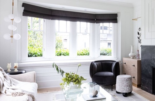 Historic Center Apartment | Beautiful house in front of the shed and birds