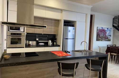 Parana House | Beautiful Remodeled French Home Premium Kitchen 3 Bdrm @ Residential Center Area