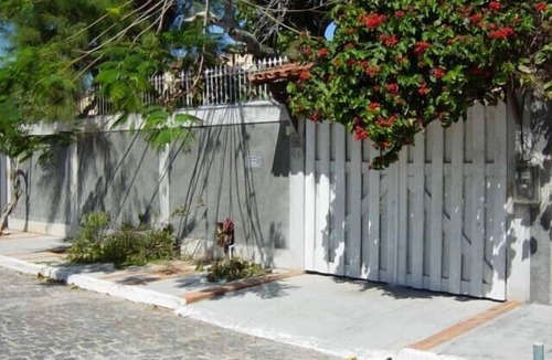 Praia Grande House | Beautiful single-story house near Grande beach.
