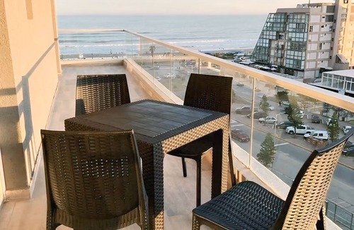 Pinamar Apartment | Beautiful three-room apartment in the center of Pinamar, steps from the sea.