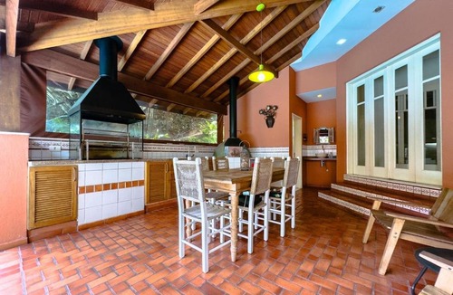 Carapicuiba House | Belíssima casa com piscina na Granja Viana