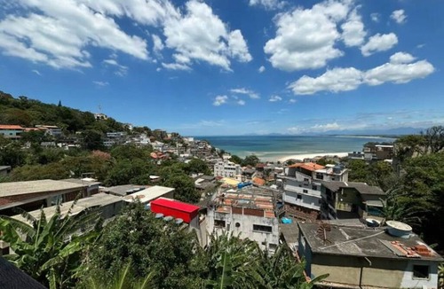 Barra de Guaratiba House | Blue house, Barra de Guaratiba