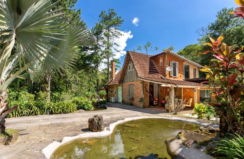 Moura Brasil Ski Chalet | Boutique chalet amidst the Atlantic rainforest.