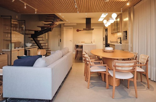 Santo Antonio de Lisboa House | From living room to beach or pool! Gorgeous sunset!