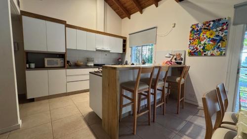 Chacras de Coria House | Bright House in Mendoza with Swimming Pool