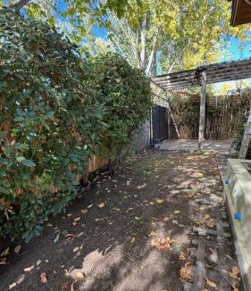 Chacras de Coria House | Bright House in Mendoza with Swimming Pool