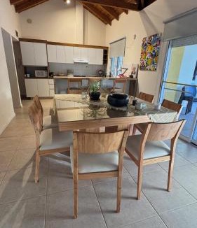 Chacras de Coria House | Bright House in Mendoza with Swimming Pool