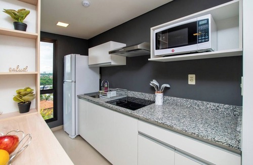 Luque House | Bright Two bedroom, Balcony, Pool and Free Parking