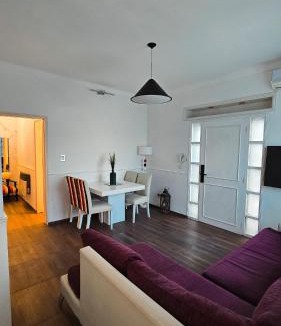 San Juan Apartment | Cómodo departamento con jardín sobre Avenida Libertador