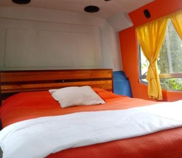 Yala Other | Cabaña Bus LUYHANE