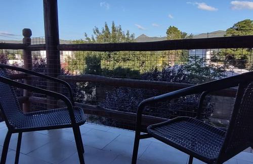 Cosquin Apartment | Cabaña Céntrica con Balcón Vista a las Sierras