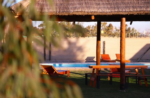 Las Compuertas Ski Chalet | Cabaña con pileta CLIMATIZADA y gran parque en Mendoza AZUL