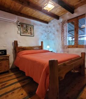 Huerta Grande House | cabaña de sierras- tronco piedra