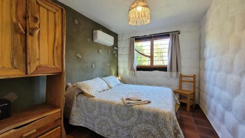 Huerta Grande House | cabaña de sierras- tronco piedra