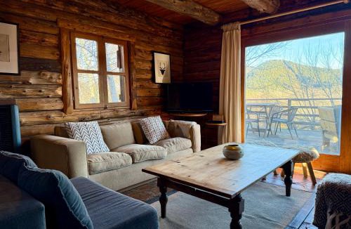 Peninsula San Pedro House | Cabaña estilo Refugio en el Bosque para Familias