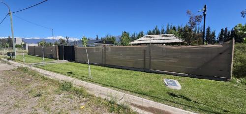Las Compuertas House | Cabañas con pileta CLIMATIZADA y parque en Mendoza VERDE