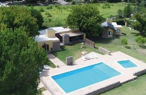 San Carlos Cottage | Cabañas familiares, pileta y parque tranquilo. En San Carlos, Mendoza, Argentina