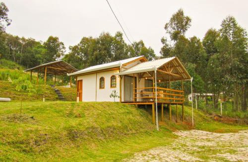 Quitandinha House | Cabana de Barro com Banheira Refúgio de Paz perto de Curitiba