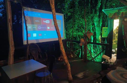 Iomere Apartment | Cabana treiller experiência na floresta com telão de cinema
