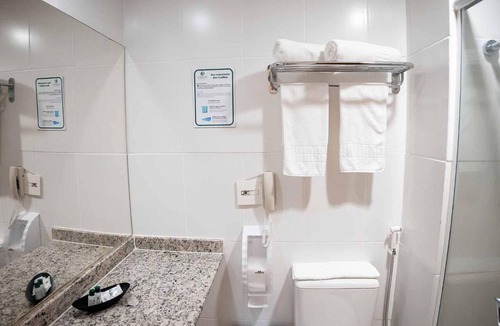 Jardim Flamboyant Hotel | Cabo Frio Beach Escape Near Dunas Beach w/Breakfast and Fitness Area