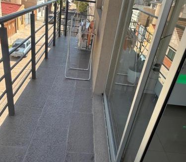 Comuna 10 Apartment | Calmo y luminoso cercano a avenida Avellaneda